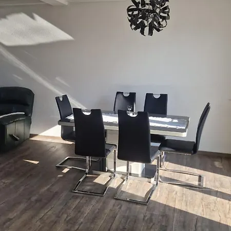 Homestay Red Bull Ring Private With Garden And Kitchen *